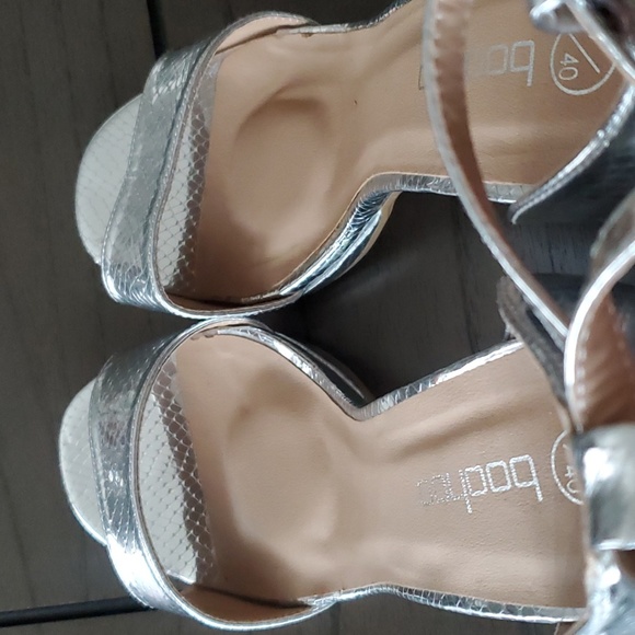 Boohoo Wide Width Snake Metallic Platform Heels, Metallic, US9 (UK7) NWOTs - Picture 7 of 16